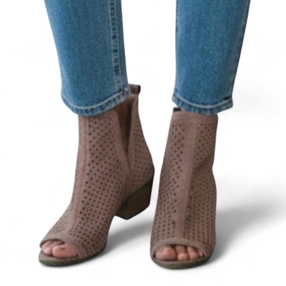 Lucky Brand Larissa Peep Toe Petforated Duede Leather upper heel booties 6M/36 - Picture 7 of 13